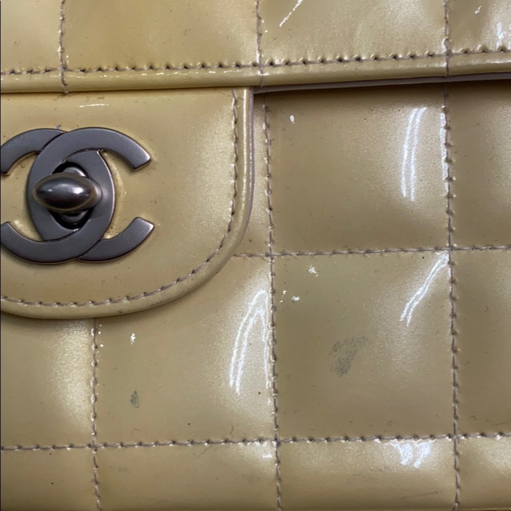 Authentic CHANEL East West Chocolate Bar Lambskin - Picture 6 of 9